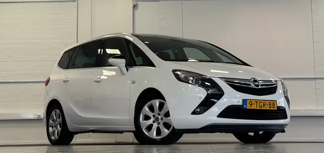 Opel Zafira view 2