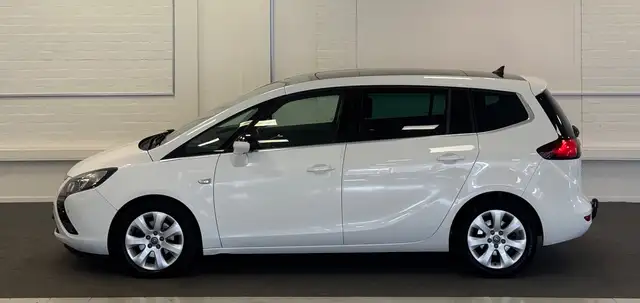 Opel Zafira view 4