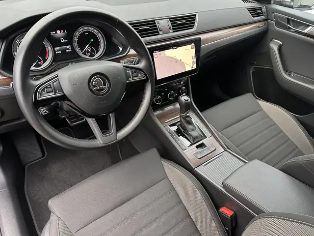 Skoda Superb view 9