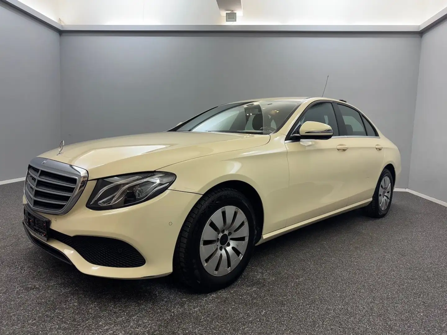 Mercedes-Benz E 200 d TAXI MANUFAKTUR*TAXAMETER*LED*NOTALARM Beige - 1
