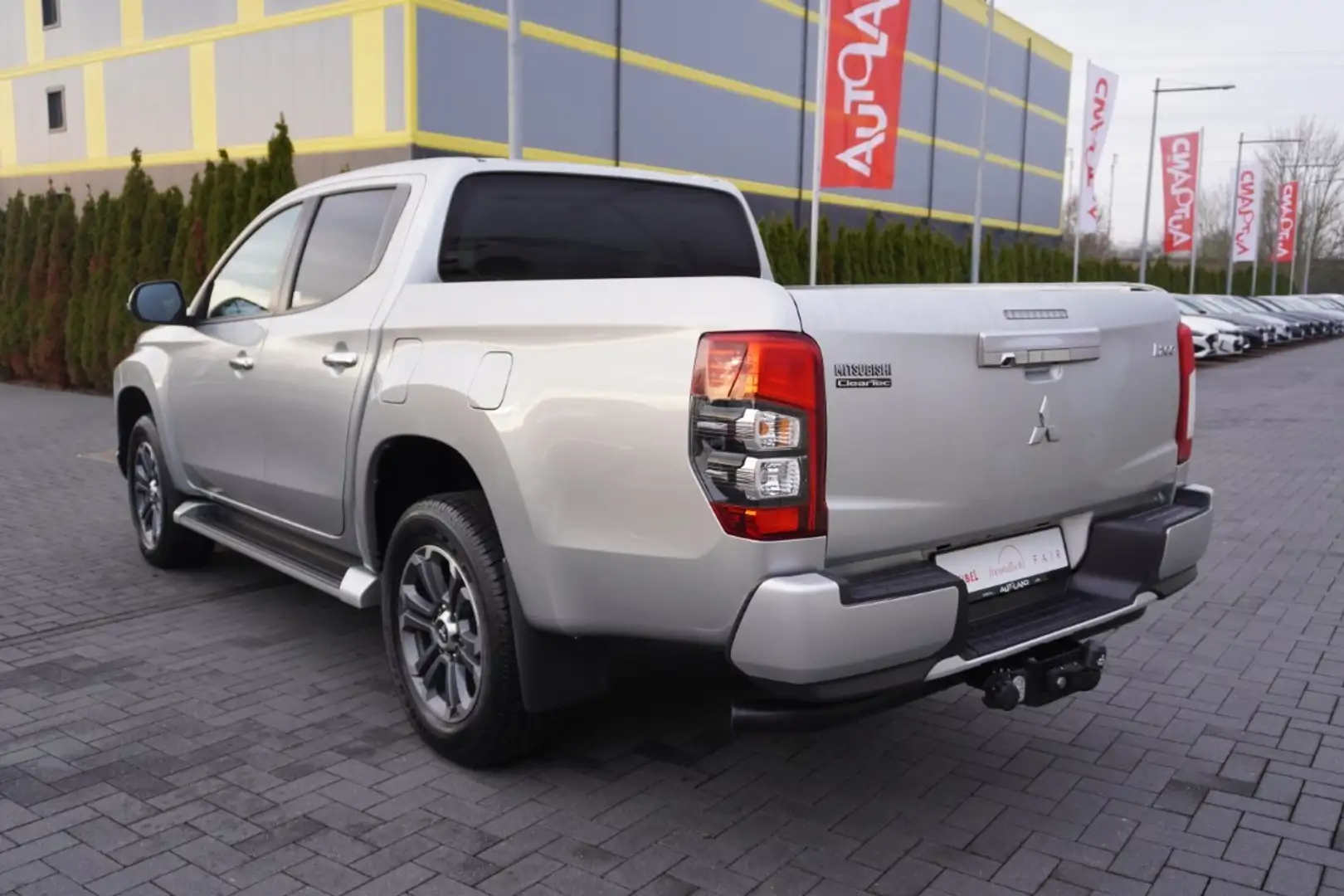 Mitsubishi L200 2.2 DI-D Intro Edition DoKa 4WD Kamera AHK Grau - 2