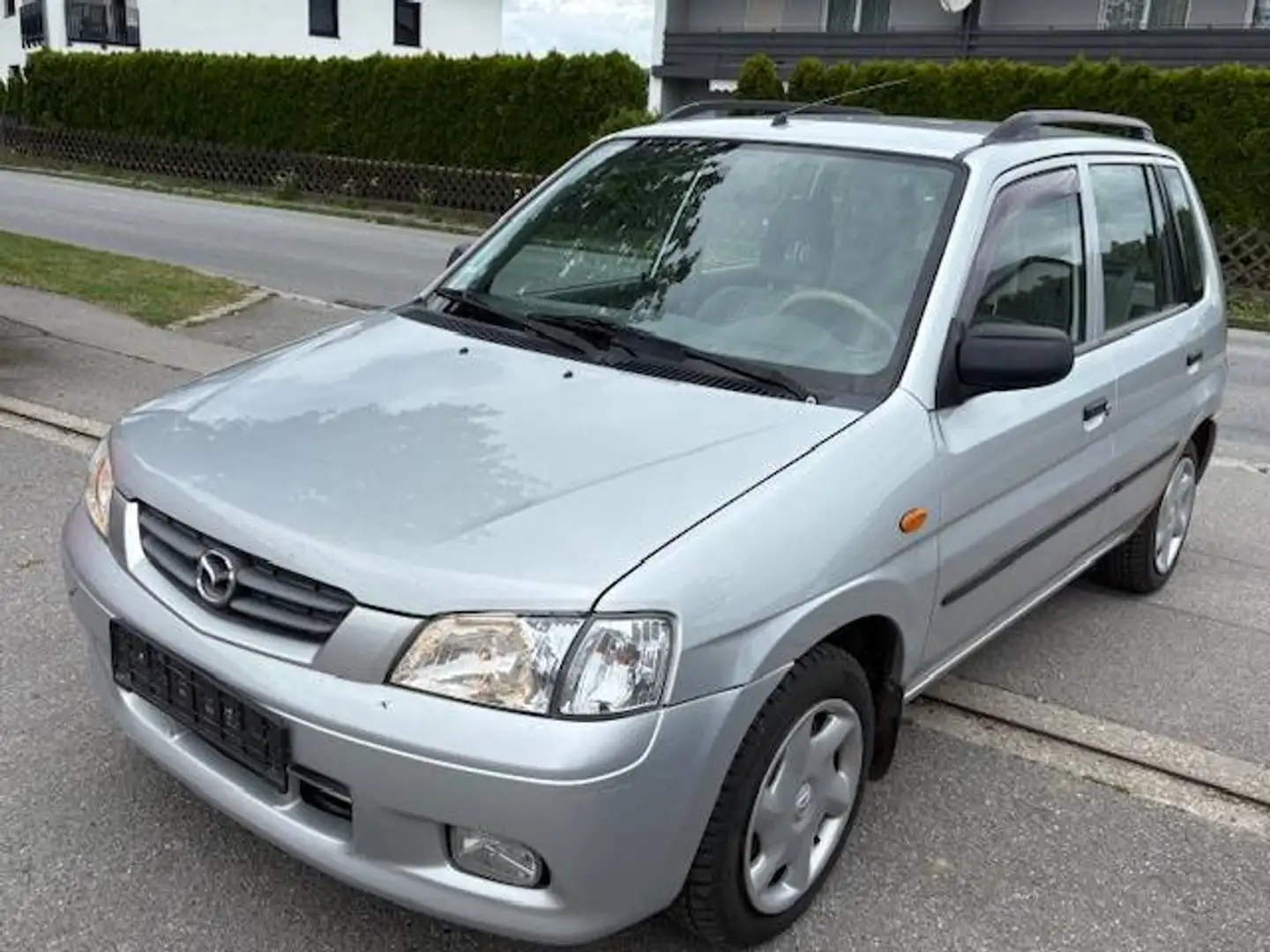 Mazda Demio 1.4 Grau - 1