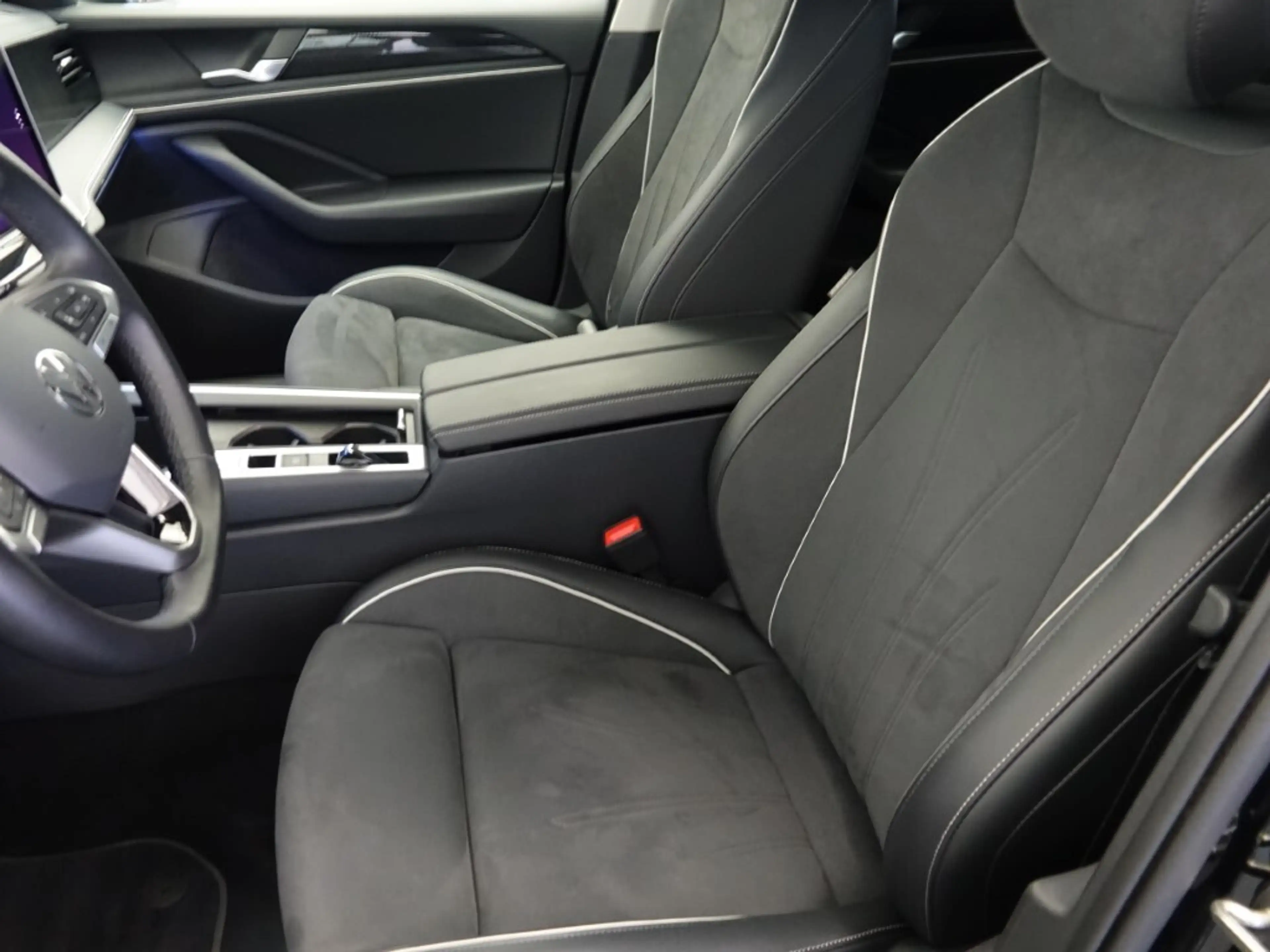 Volkswagen Passat Variant 2.0 TDI SCR Business DSG *ACC, LED, NAVI, RFK, ... — photo 8