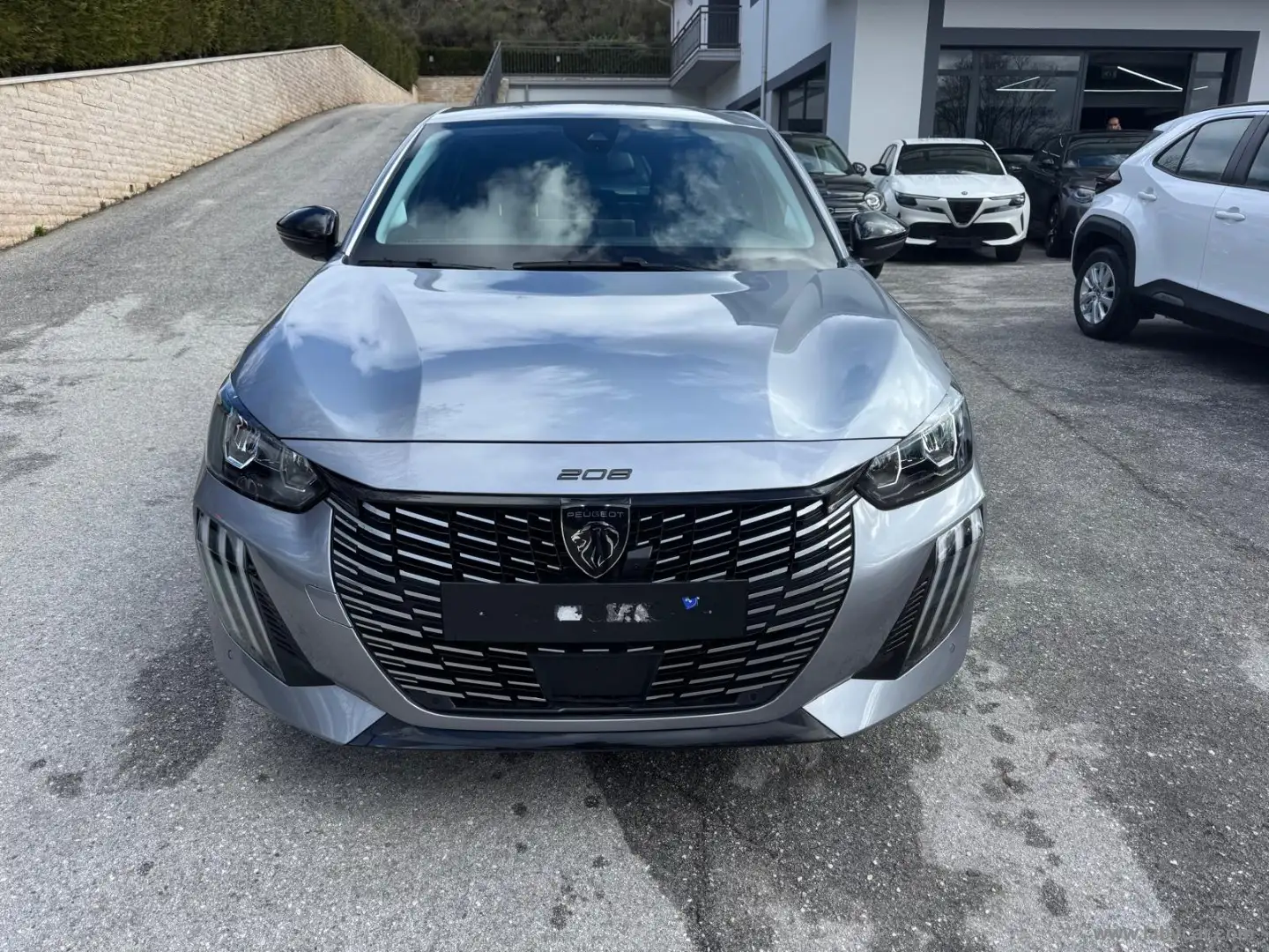 Peugeot 208 PureTech 100 S&S 5p. Allure Grau - 2