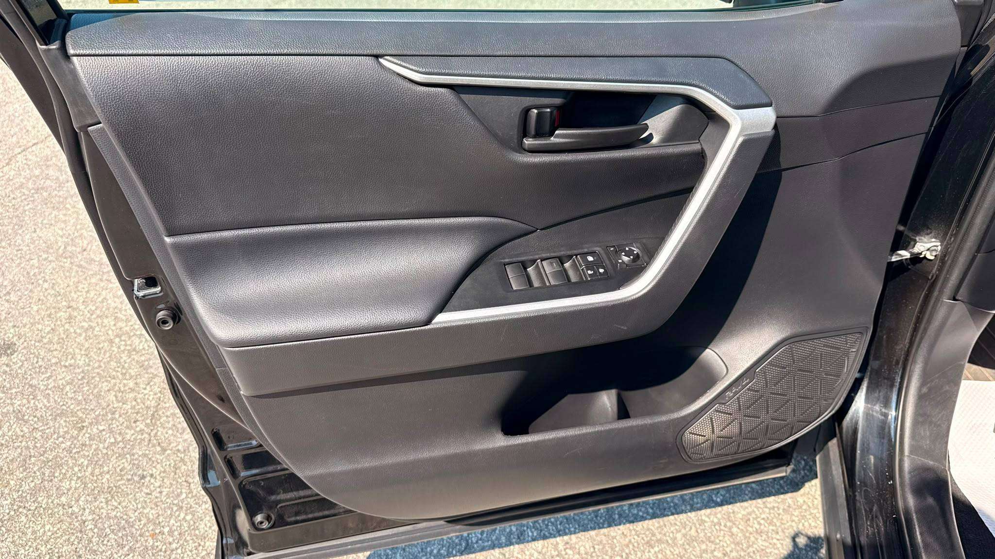 2021 Toyota RAV4 — view 14