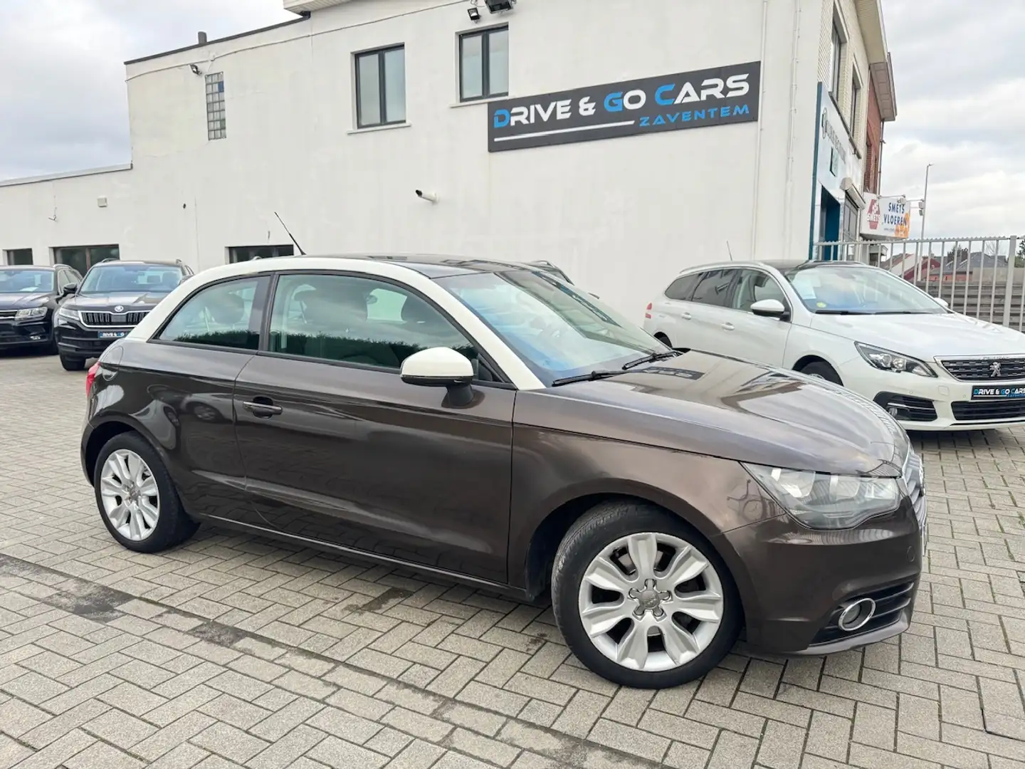 Audi A1 1.6 TDI Sportpaket - Navi - Leder - Park Senor Brun - 1