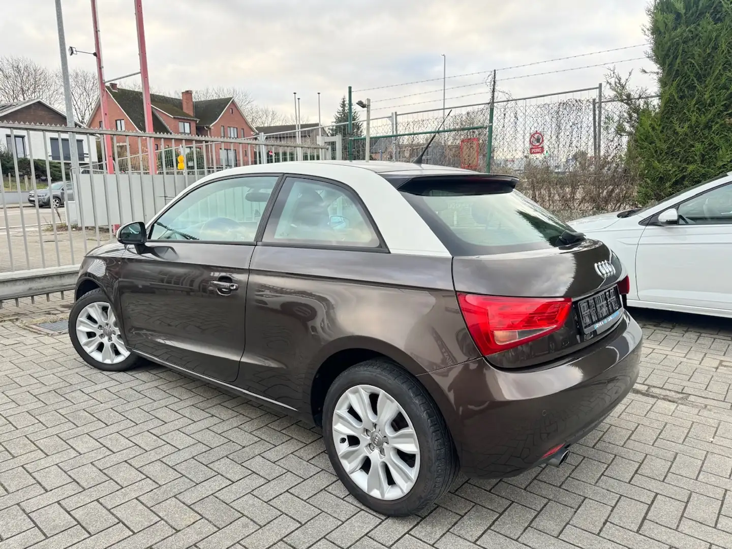 Audi A1 1.6 TDI Sportpaket - Navi - Leder - Park Senor Brun - 2