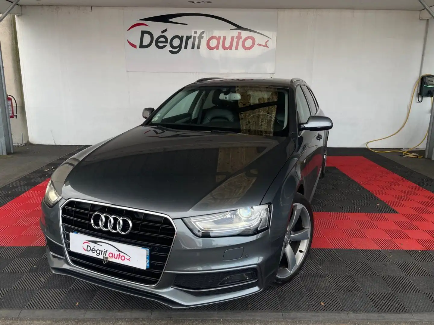 Audi A4 2.0 TDI 150 Clean Diesel Quattro S Line Grau - 1