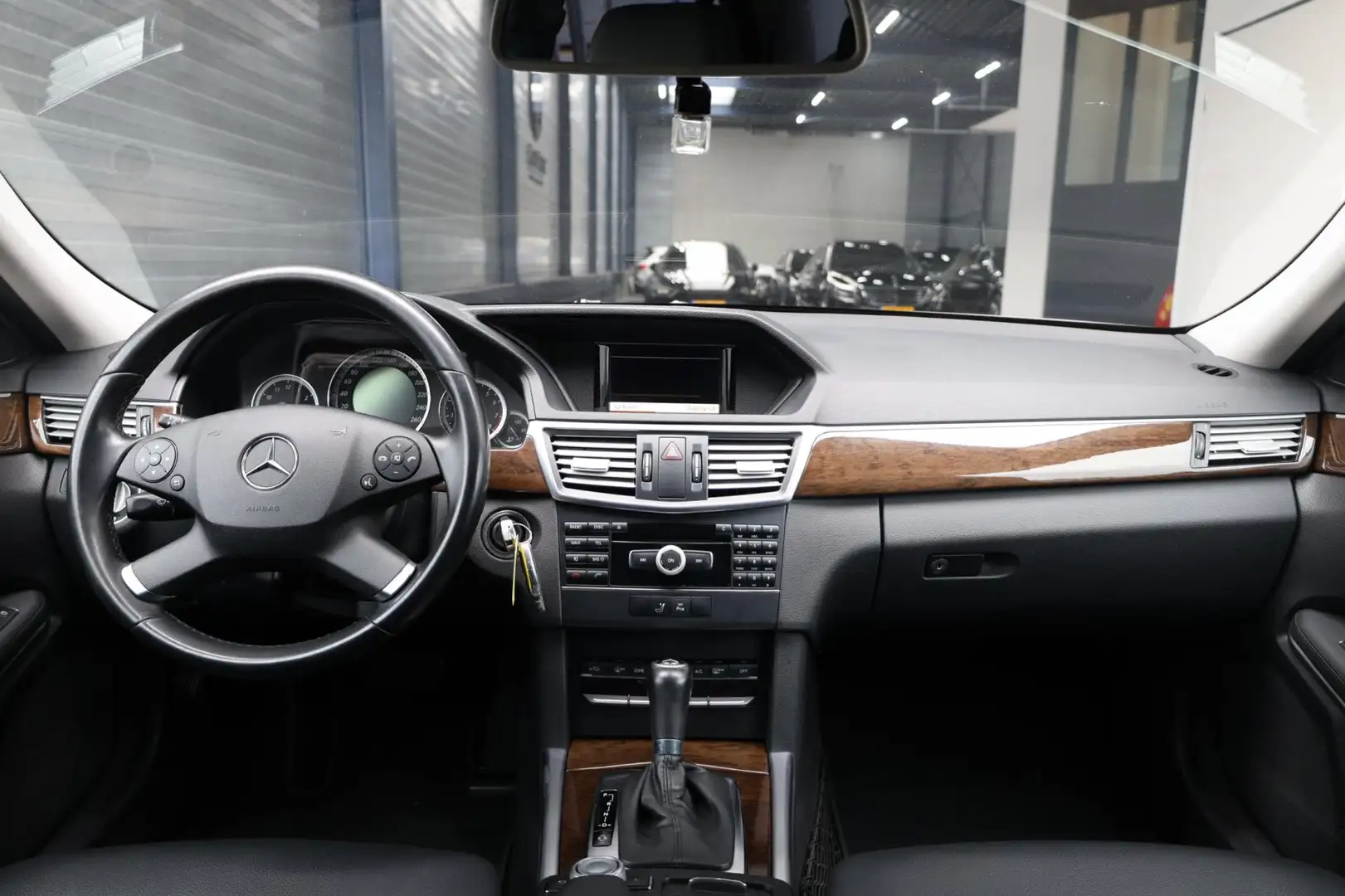 Mercedes-Benz E 200 CGI XENON/LEER/PDC/LMV/CRUISE/ECC/12 MND GARANTIE! Grijs - 2