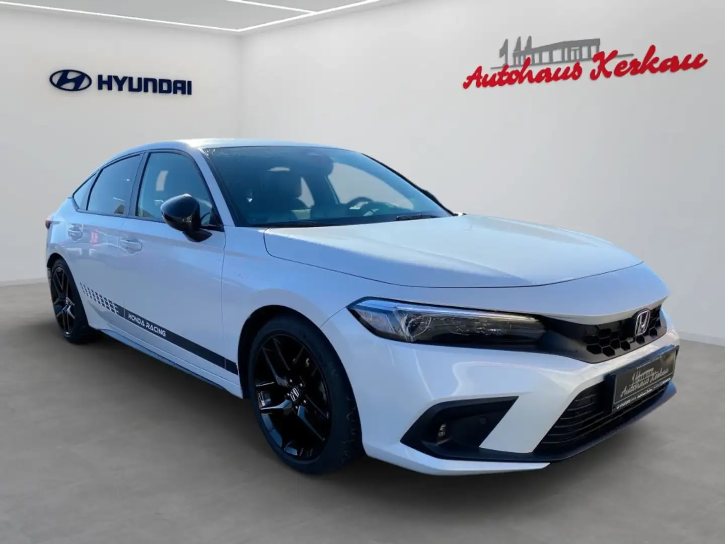 Honda Civic e:HEV 2.0 i-MMD Hybrid Sport bijela - 2