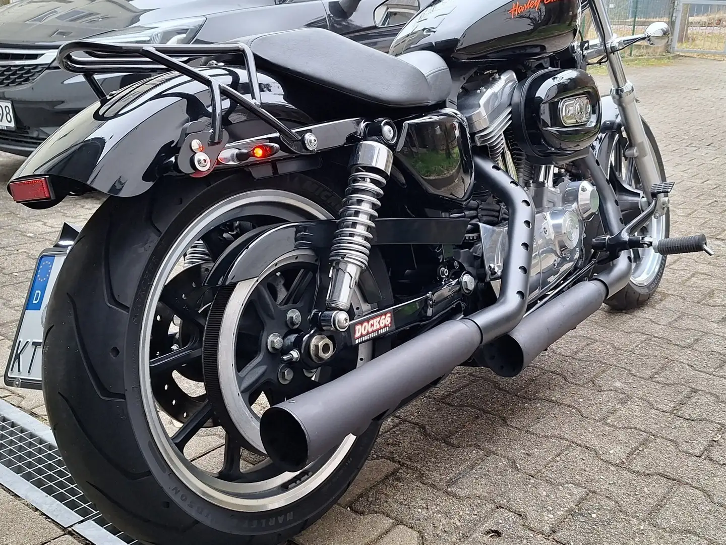 Harley-Davidson Sportster XL 883 Superlow crna - 1