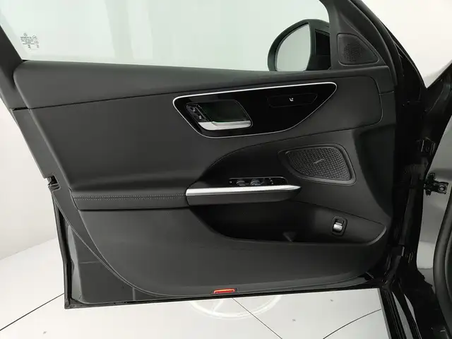 Mercedes-Benz C view 14