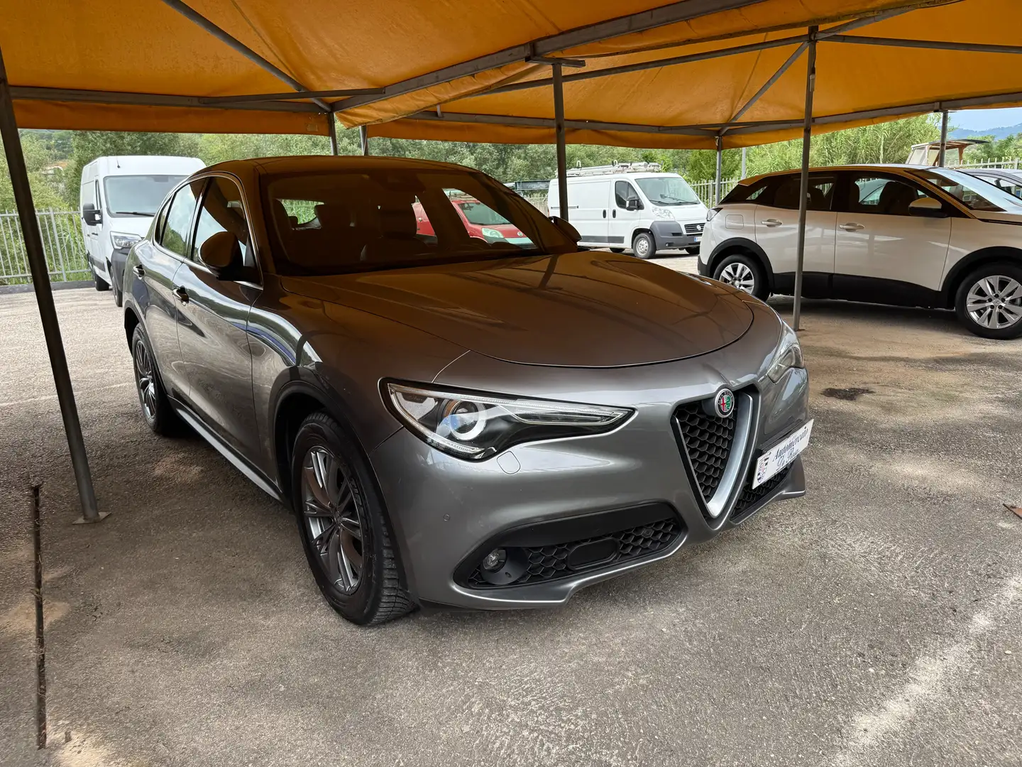 Alfa Romeo Stelvio 2.2 Turbodiesel 180 CV AT8 RWD Executive Grigio - 1