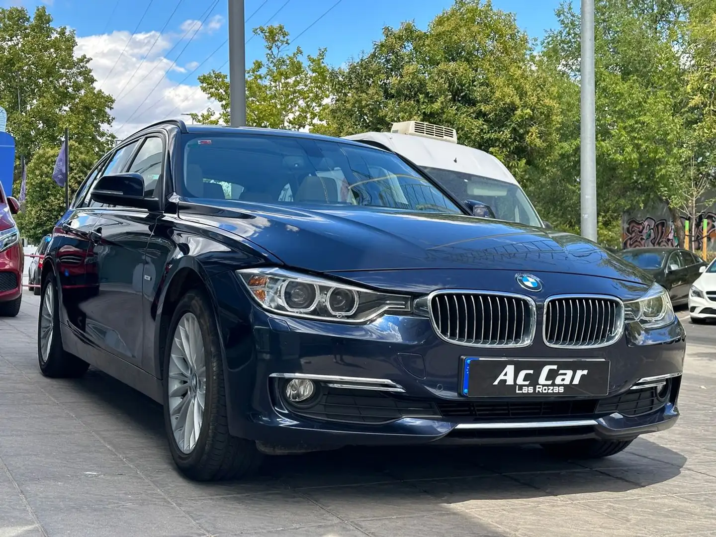 BMW 318 318dA Touring Luxury (0.0) Azul - 2