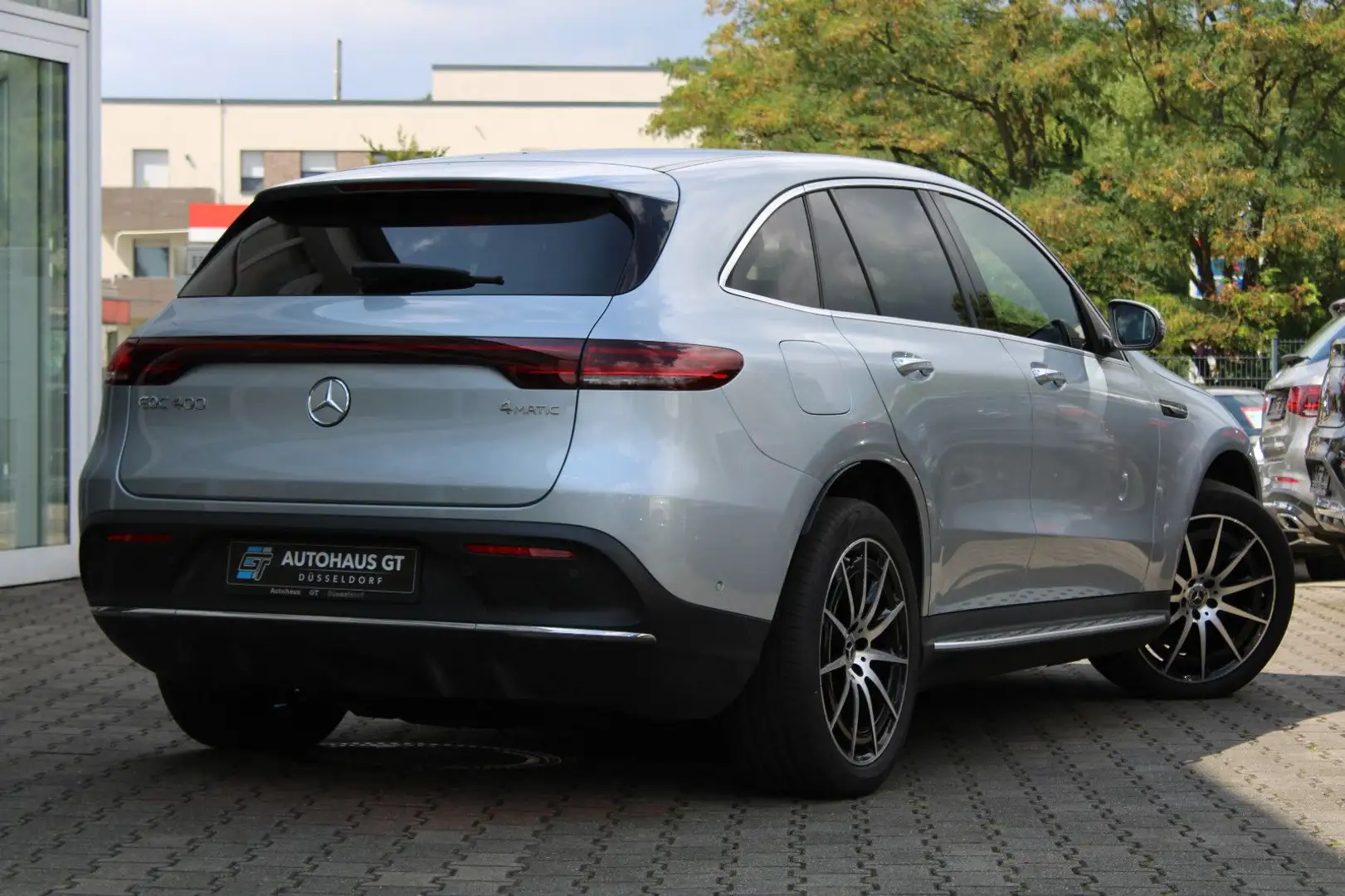 Mercedes-Benz EQC 400 400 4Matic/AMG/HuD/Glasd/360°Kam/Distro+/AHK Argintiu - 2