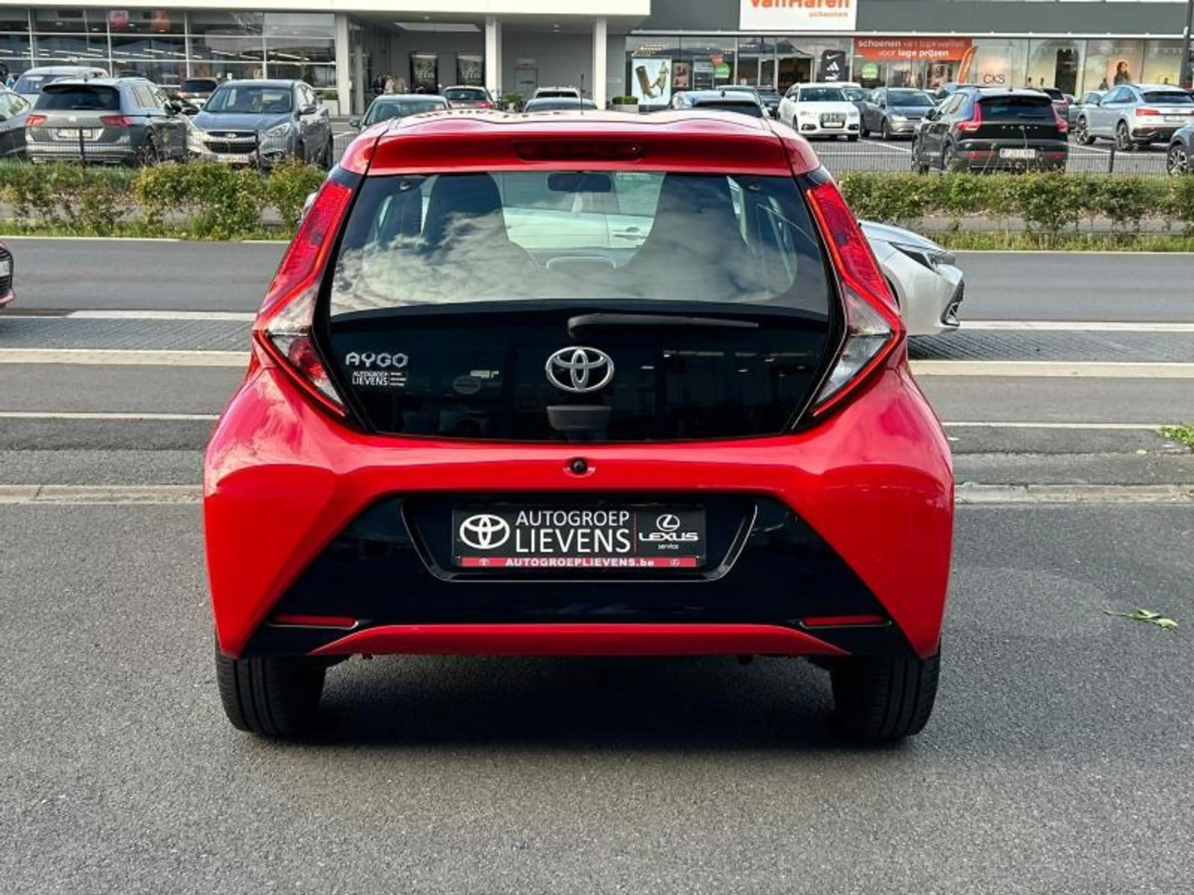 Toyota Aygo x-play II — photo 5