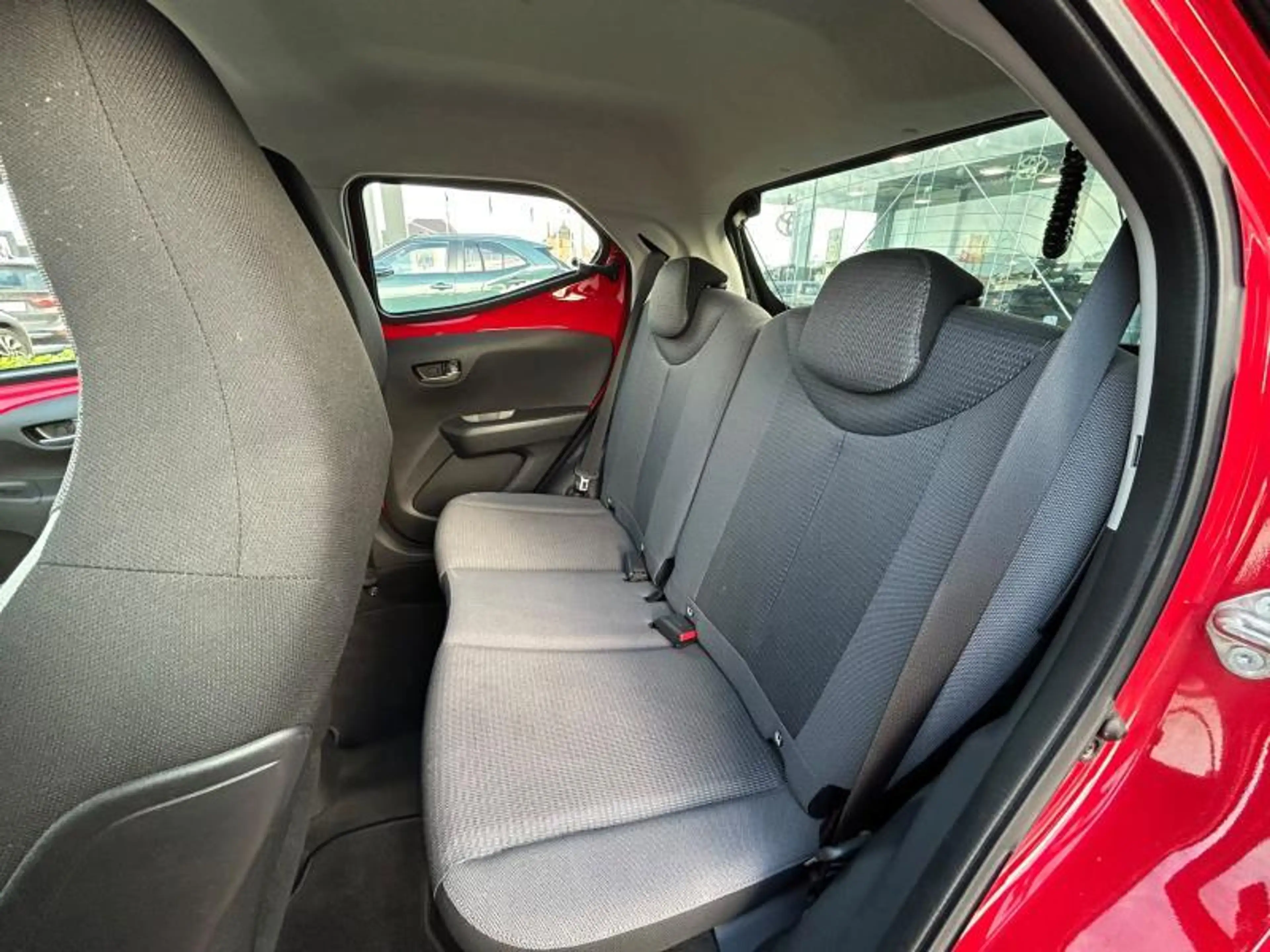 Toyota Aygo x-play II — photo 9