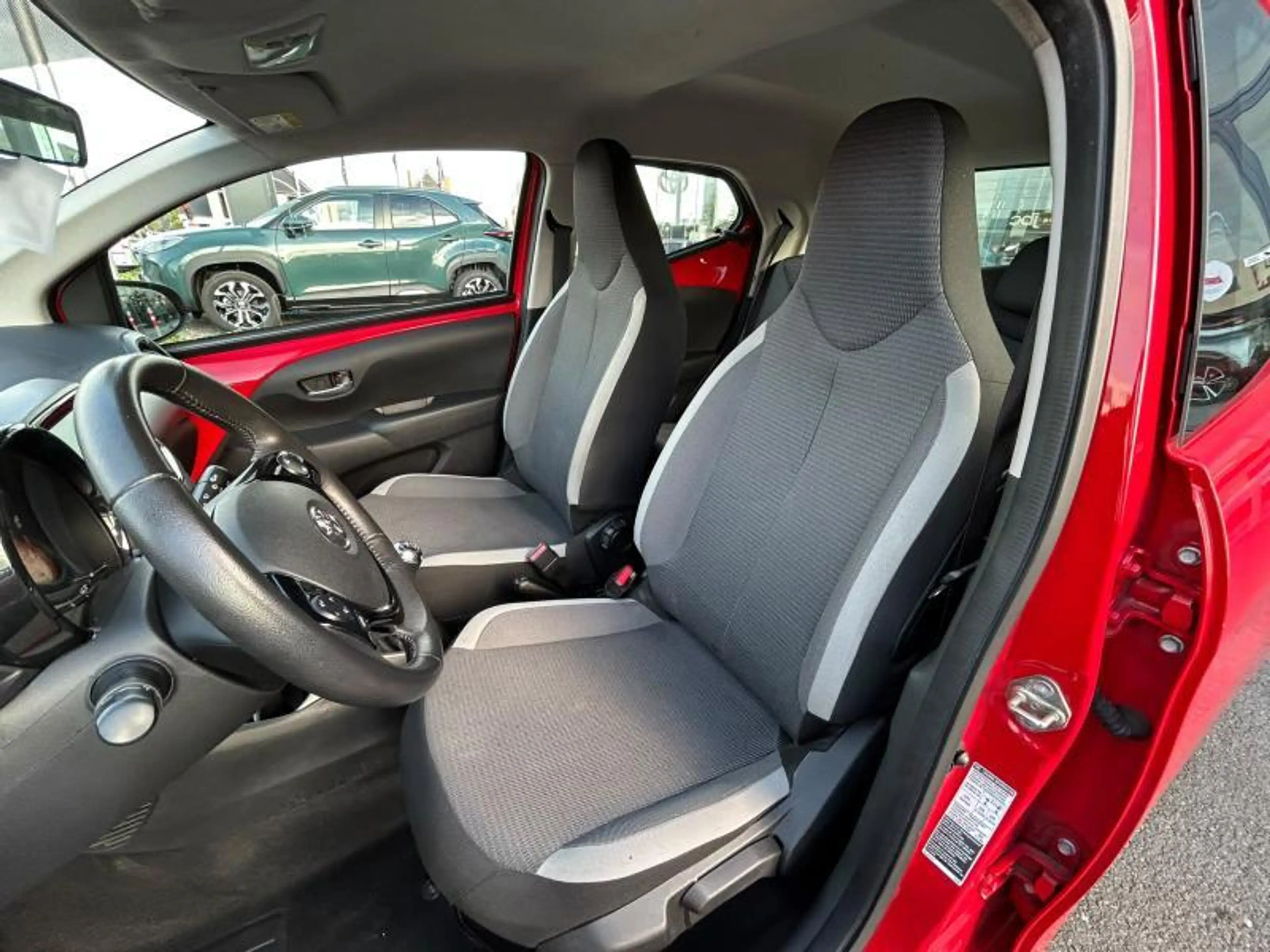 Toyota Aygo x-play II — photo 8