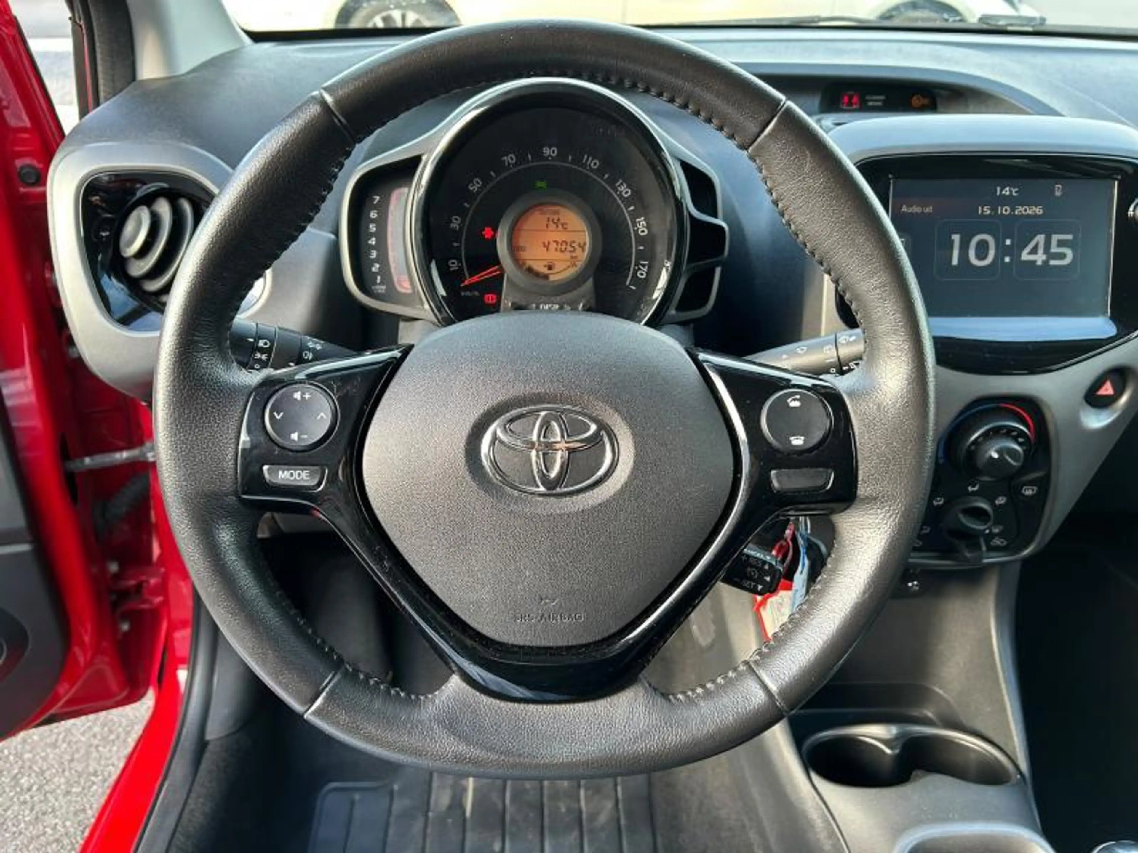Toyota Aygo x-play II — photo 10