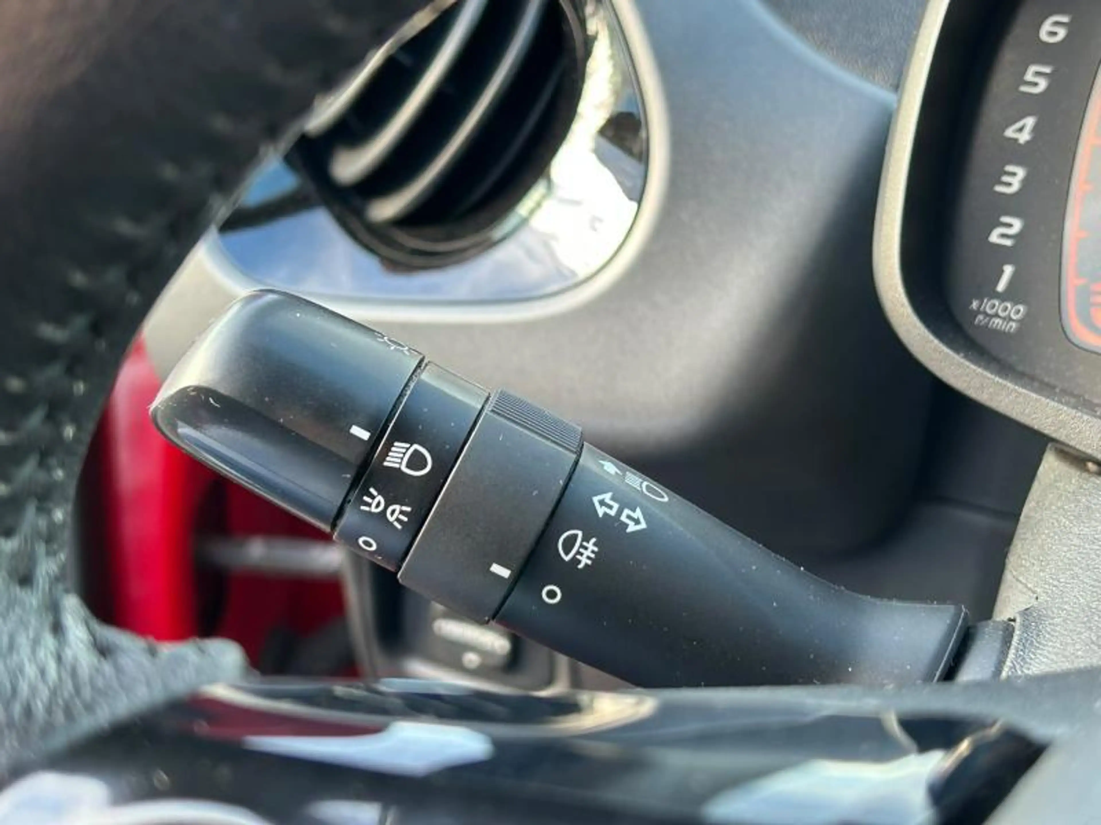 Toyota Aygo x-play II — photo 12
