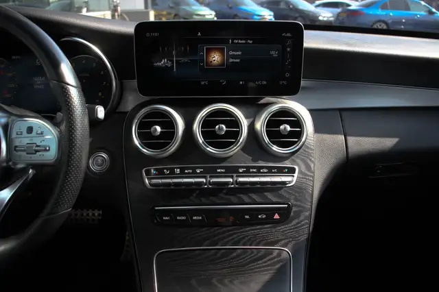 Mercedes-Benz C-Class view 24
