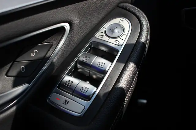 Mercedes-Benz C-Class view 19