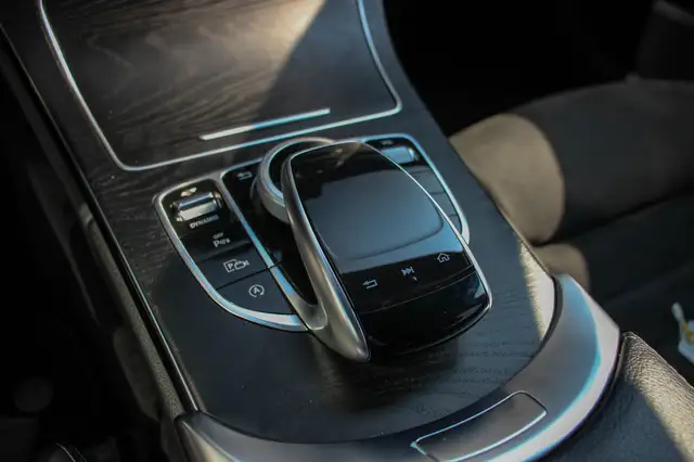 Mercedes-Benz C-Class view 27