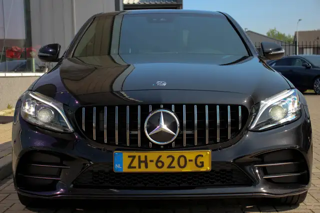 Mercedes-Benz C-Class view 3