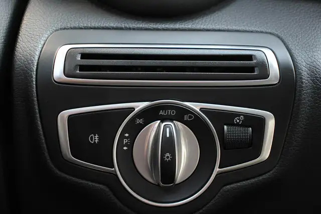 Mercedes-Benz C-Class view 22