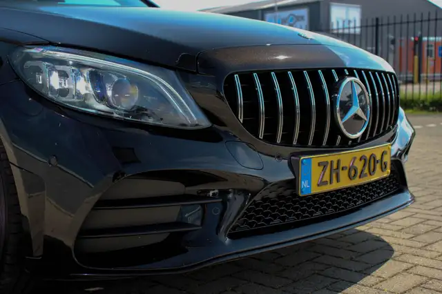 Mercedes-Benz C-Class view 4