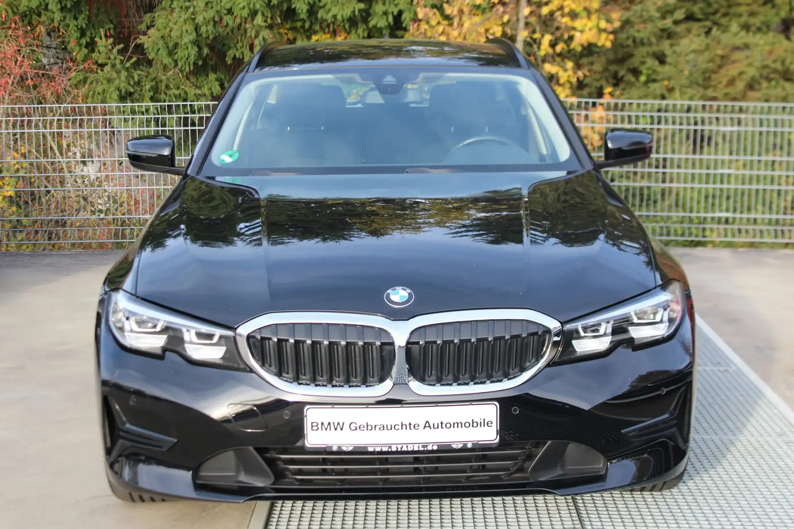 BMW 318 i Tour. LED.PDCvo+hi.Sitzheiz.DAB.Sport.LR Schwarz - 2