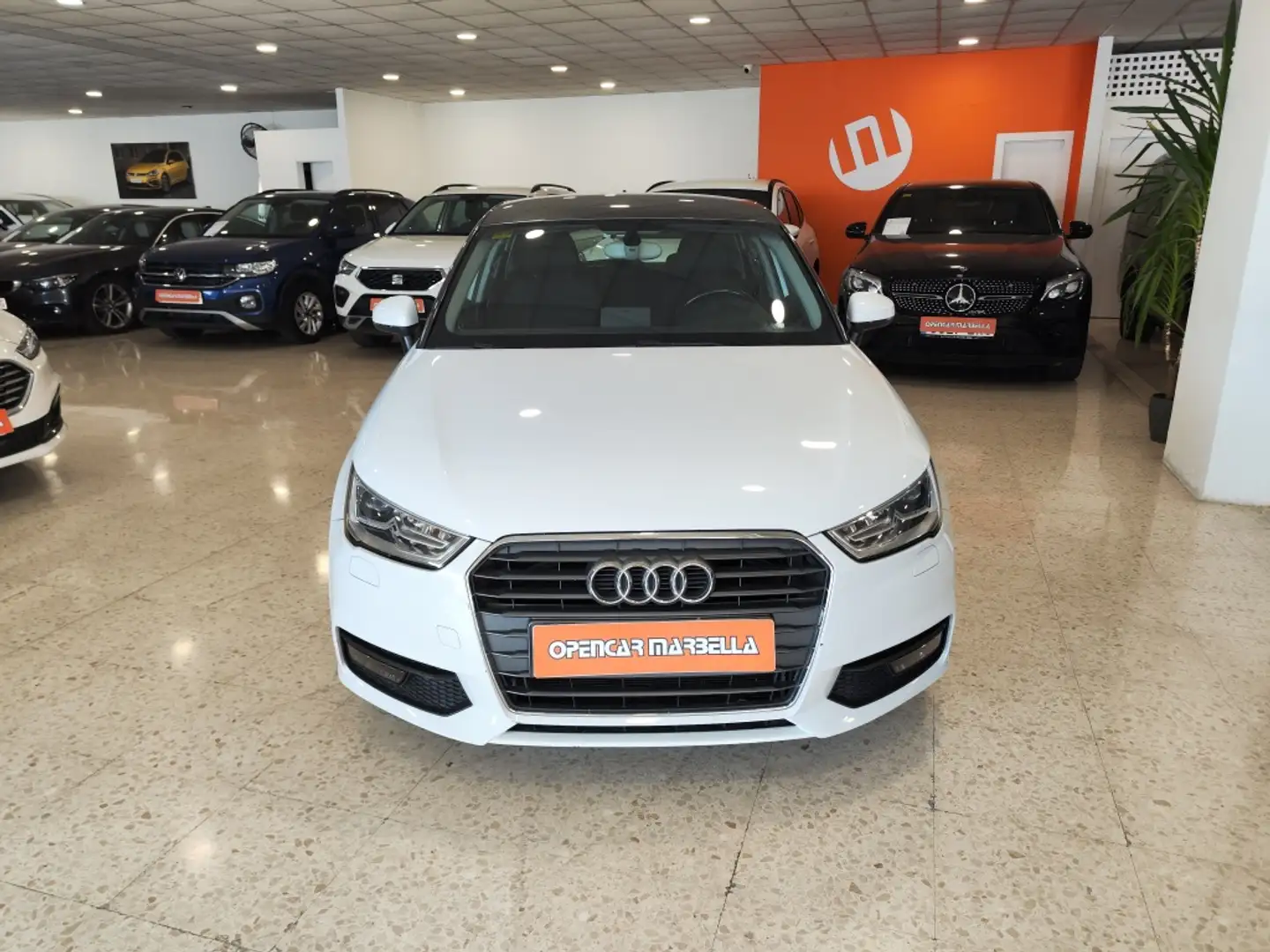 Audi A1 Sportback 1.6TDI Attraction Blanco - 2