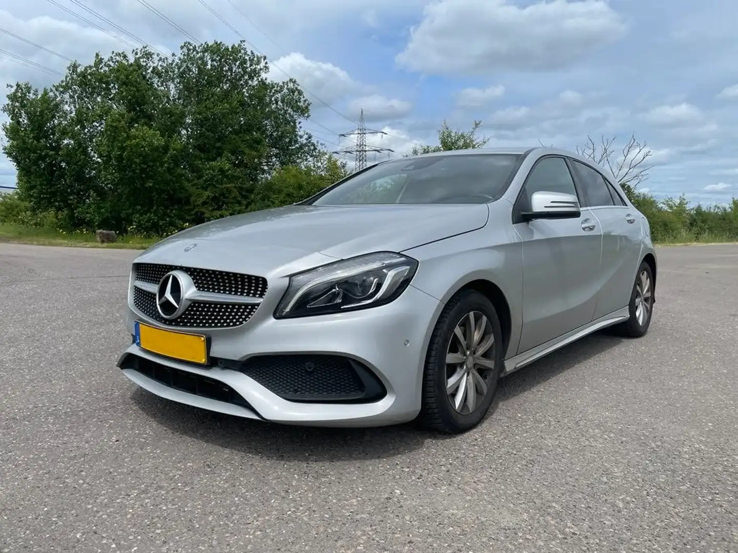 Mercedes-Benz A 200 A 200 d 7G-DCT AMG Line Argent - 1
