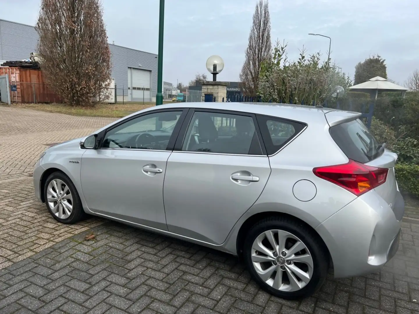 Toyota Auris 1.8 HYBRID DYNAMIC NAVI CAMERA 17 INCH 4 SEIZOENEN Grijs - 2