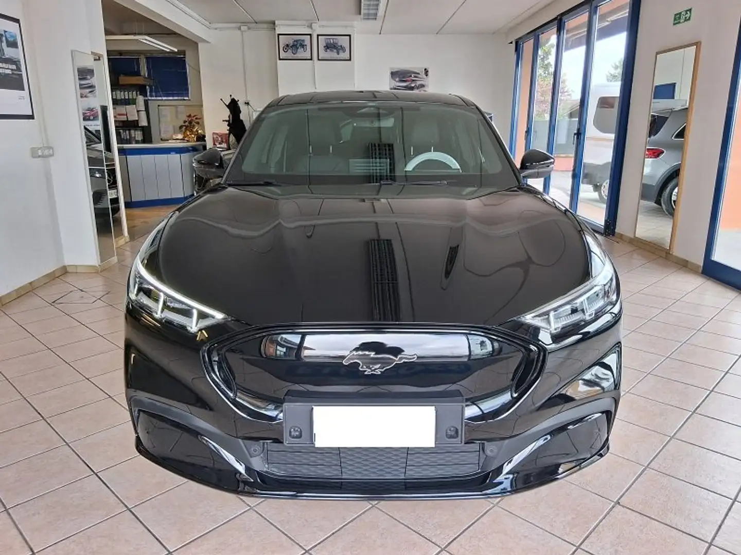 Ford Mustang Mach-E standard range awd 269cv auto Schwarz - 2