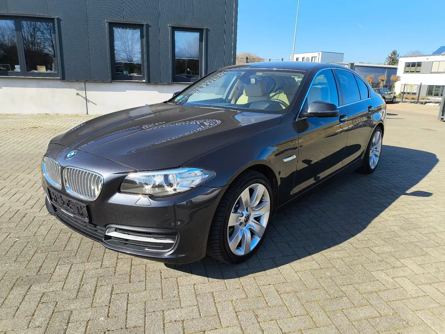 BMW 520 i,LEDER,HEADUP DISPLAY,KLIMA,NAVI,ALU Grau - 1