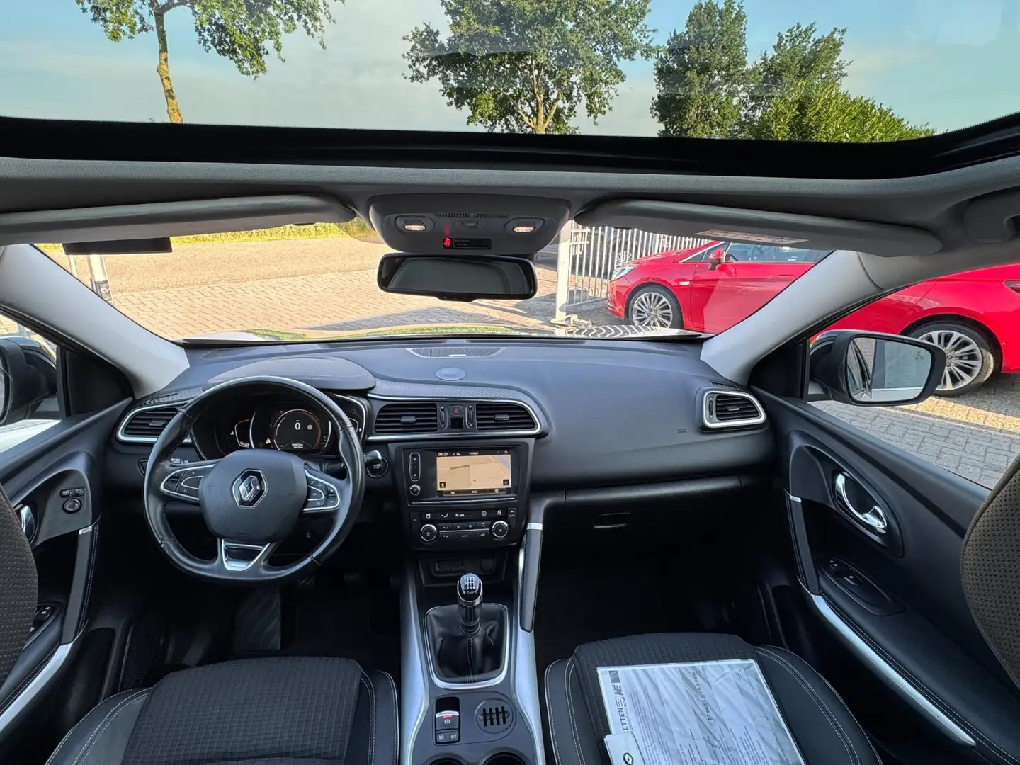 Renault Kadjar 1.2 TCe Bose TREKHAAK / CAMERA / PANORAMADAK / 4-S Bruin - 2