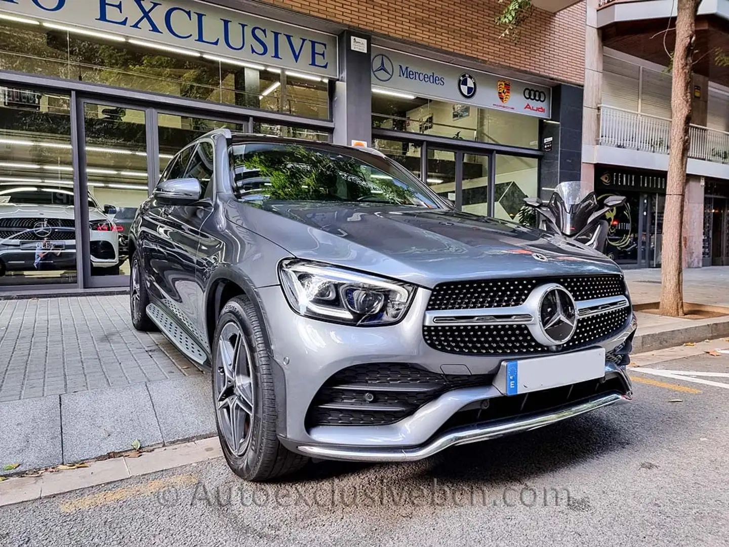 Mercedes-Benz GLC 300 300e 4Matic 9G-Tronic Grau - 1