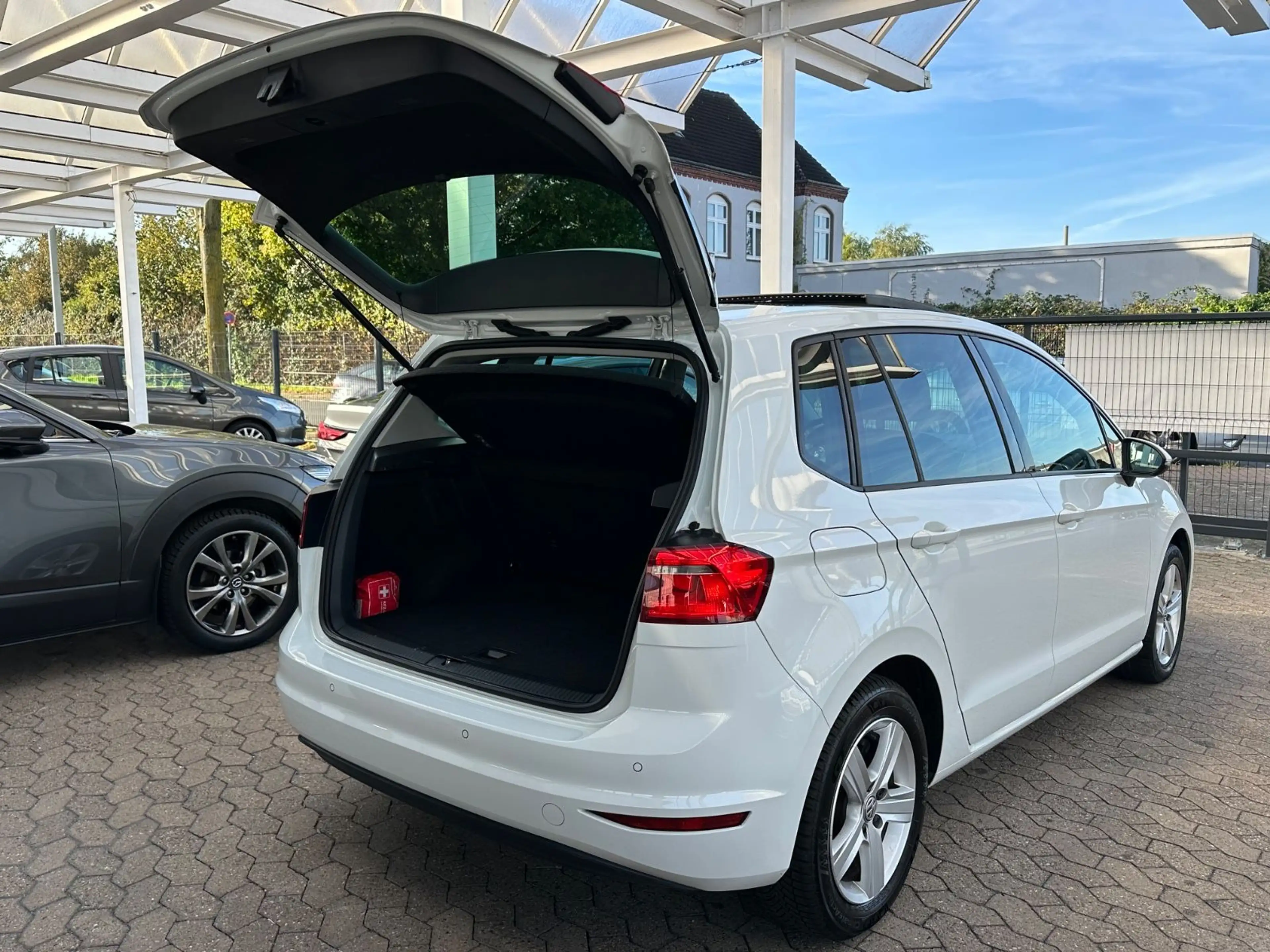 Volkswagen Golf Sportsvan *Pano*Klima*Alu*Tempomat*PDC*Elekt — photo 14