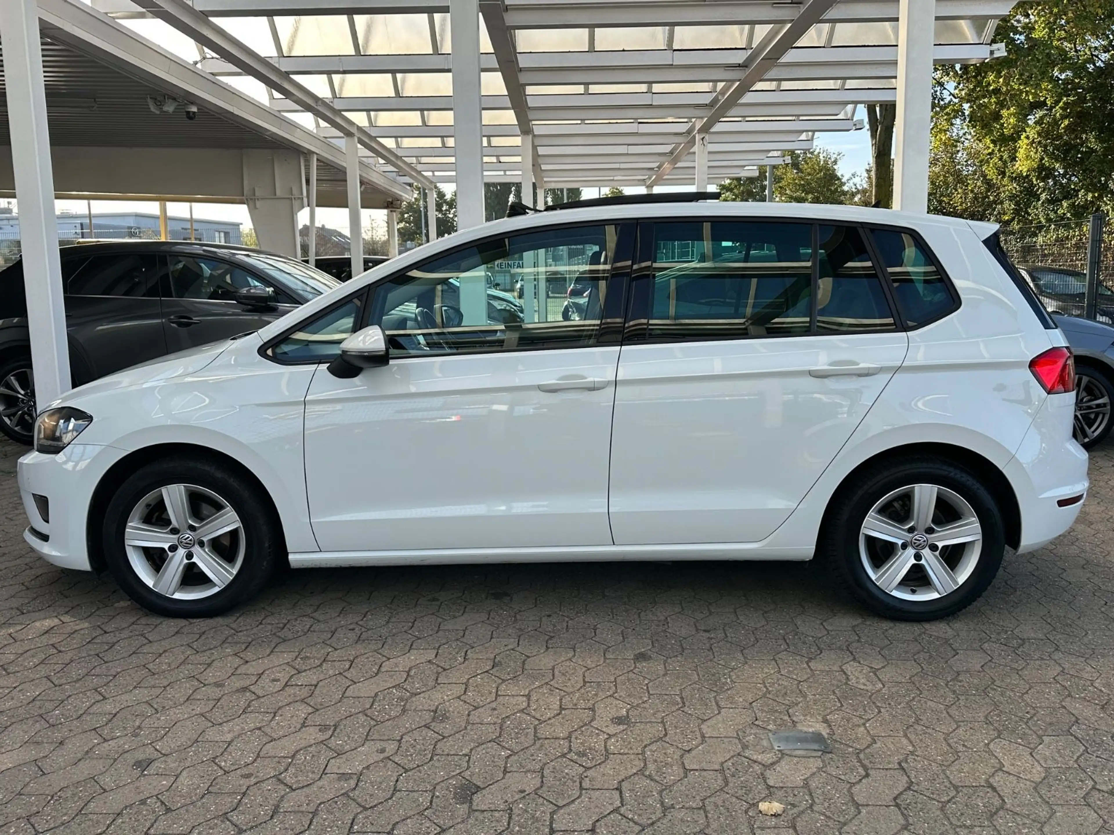 Volkswagen Golf Sportsvan *Pano*Klima*Alu*Tempomat*PDC*Elekt