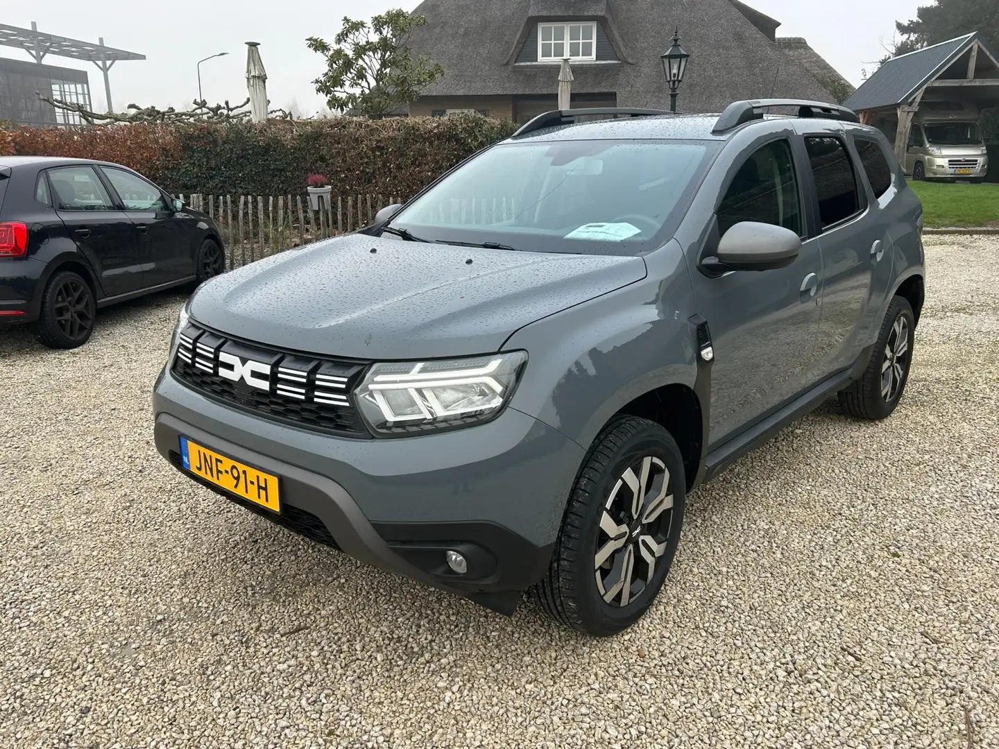 Dacia Duster 1.0 TCe 100 Bi-Fuel Journey LPG Trekhaak, Stoelver Gris - 1
