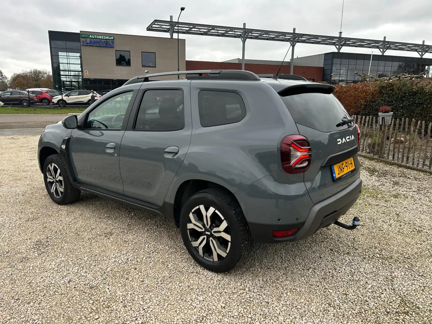 Dacia Duster 1.0 TCe 100 Bi-Fuel Journey LPG Trekhaak, Stoelver Gris - 2