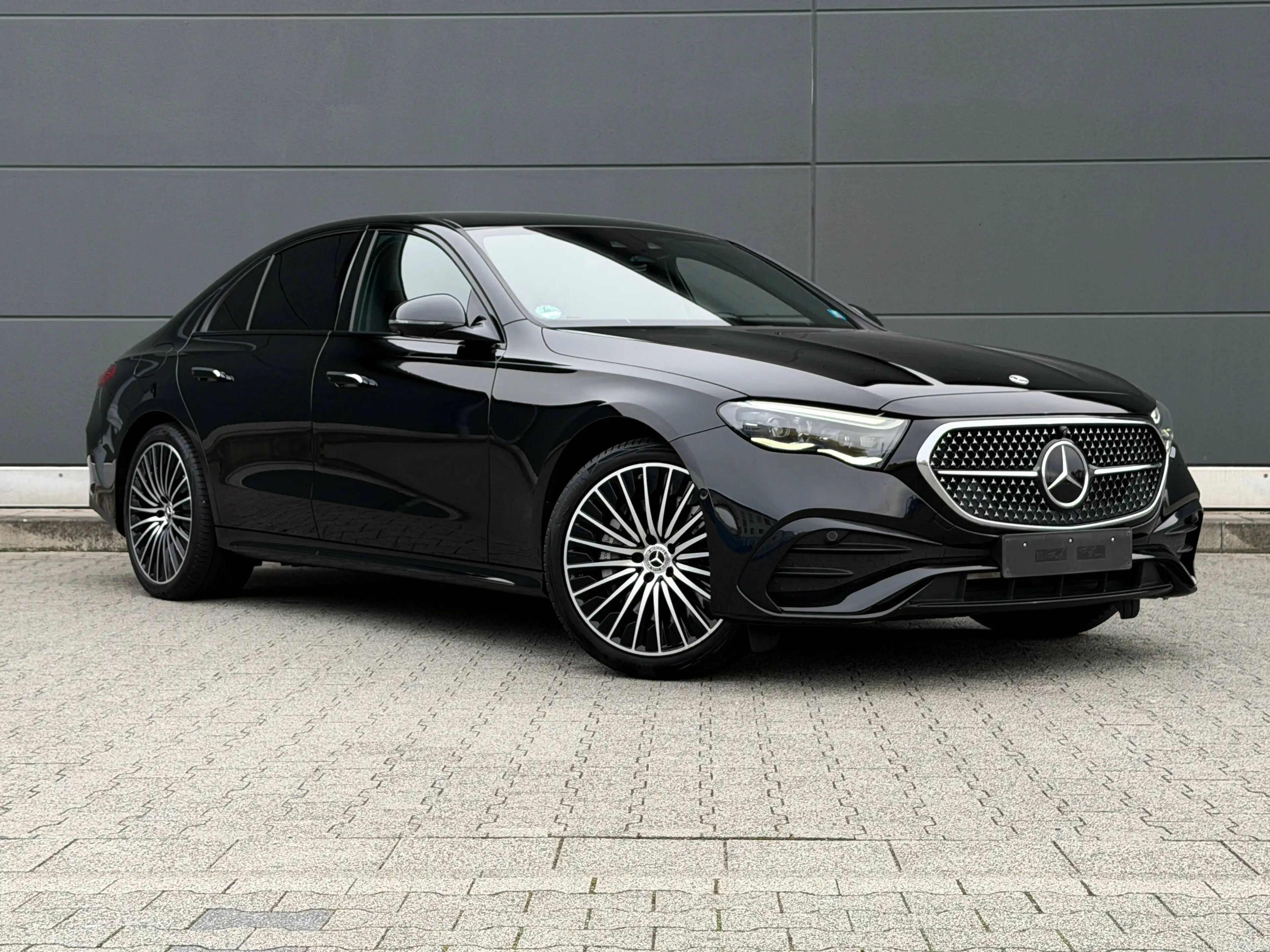Mercedes-Benz E 400 E 400 e 4Matic 3x AMG HeadUp 360°Kam Night-Paket Unfallfrei — photo 3