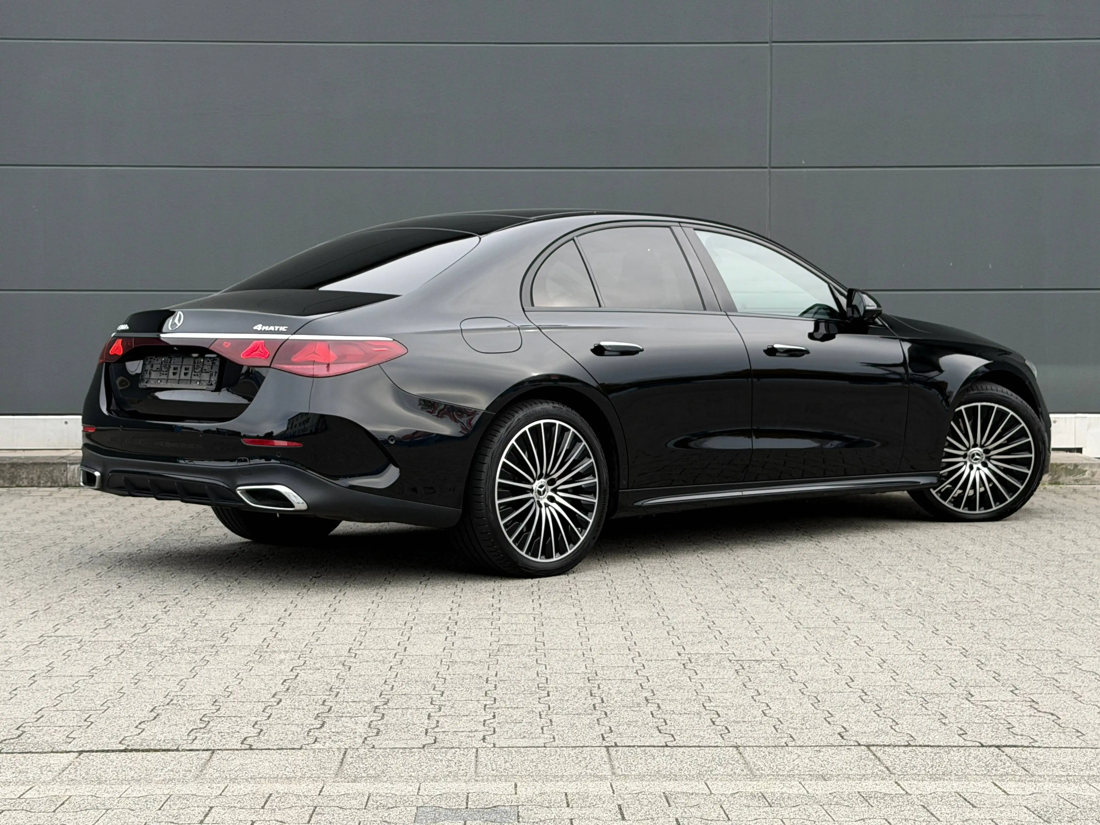 Mercedes-Benz E 400 E 400 e 4Matic 3x AMG HeadUp 360°Kam Night-Paket Unfallfrei — photo 2