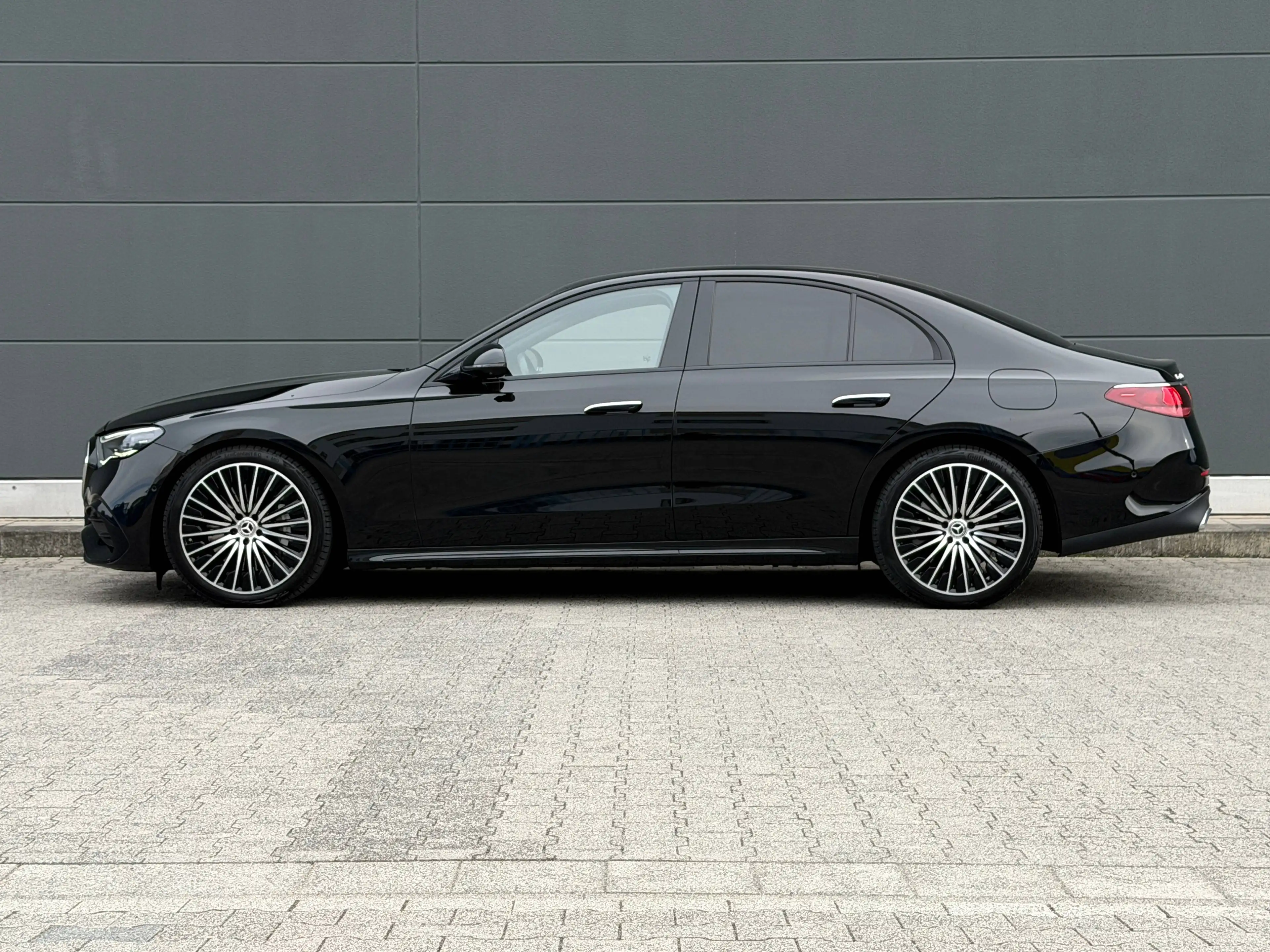 Mercedes-Benz E 400 E 400 e 4Matic 3x AMG HeadUp 360°Kam Night-Paket Unfallfrei — photo 12