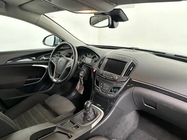Opel Insignia view 5