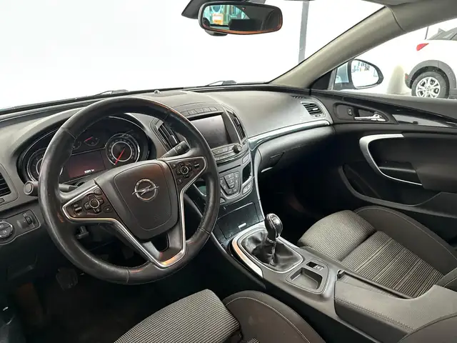 Opel Insignia view 3