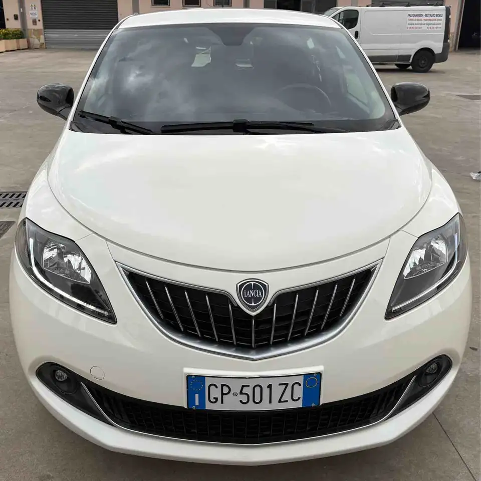 Lancia Ypsilon 2023 — фото 8