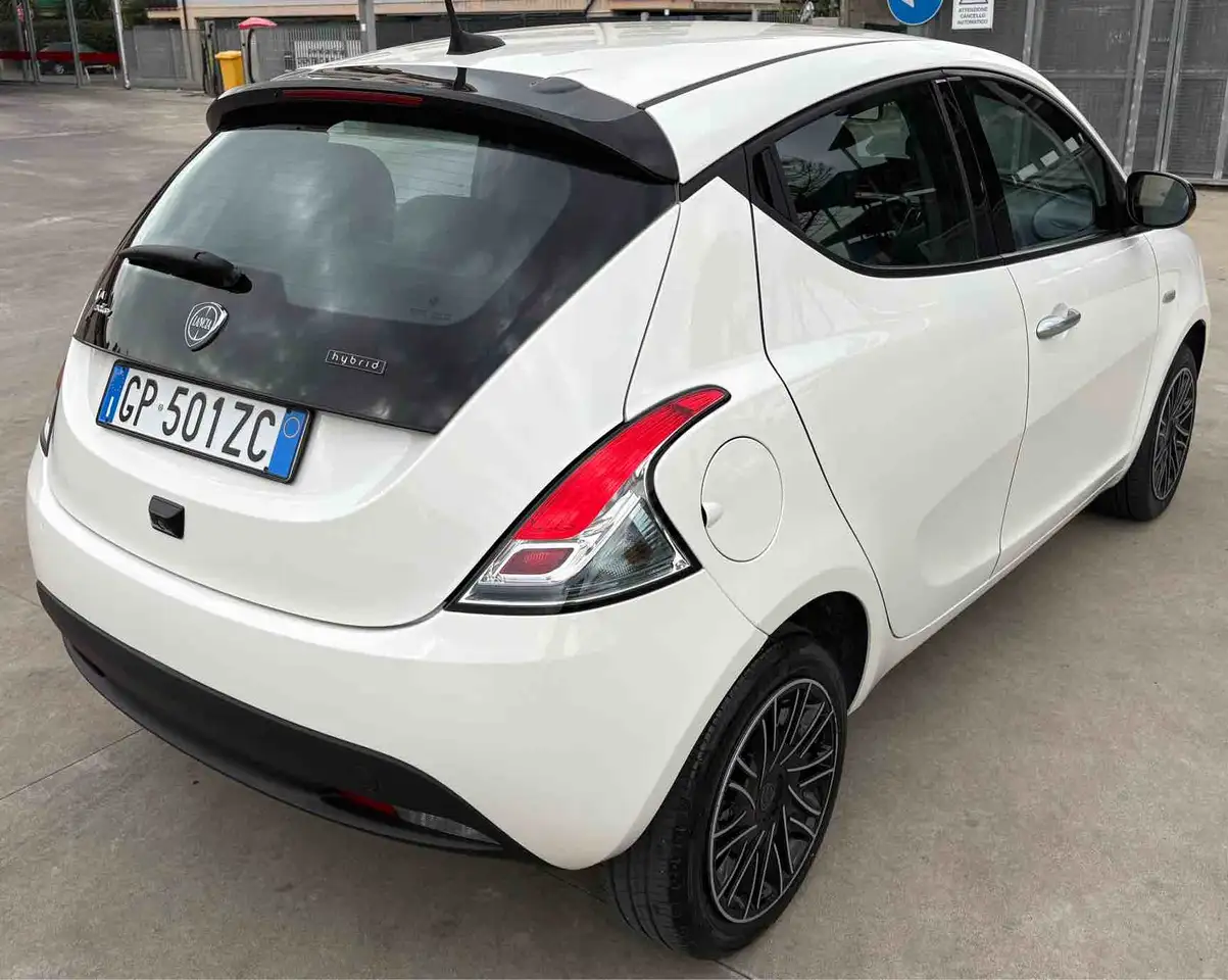 Lancia Ypsilon 2023