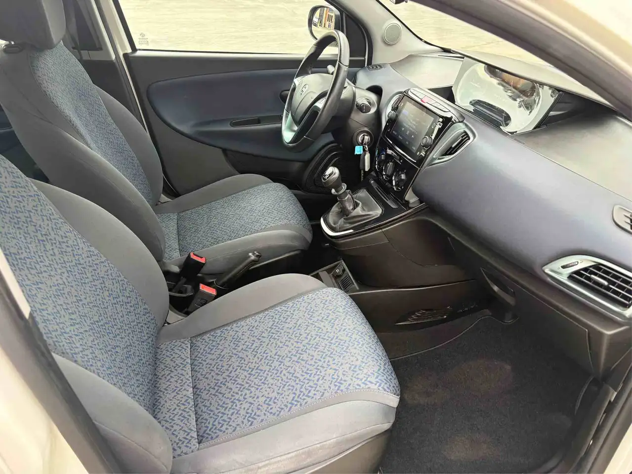 Lancia Ypsilon 2023 — фото 13